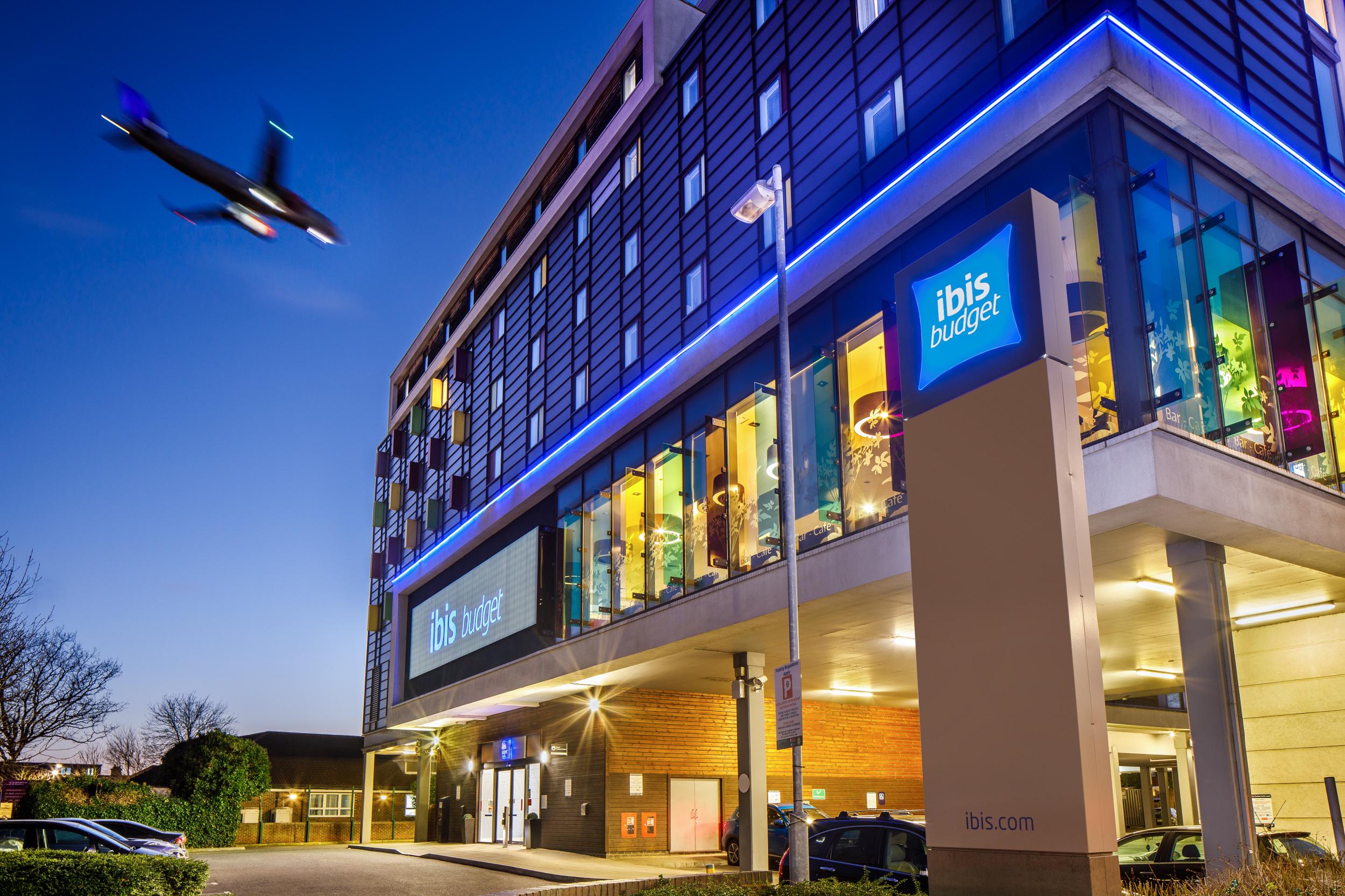 Ibis Budget London Heathrow Central Cranford Exteriér fotografie