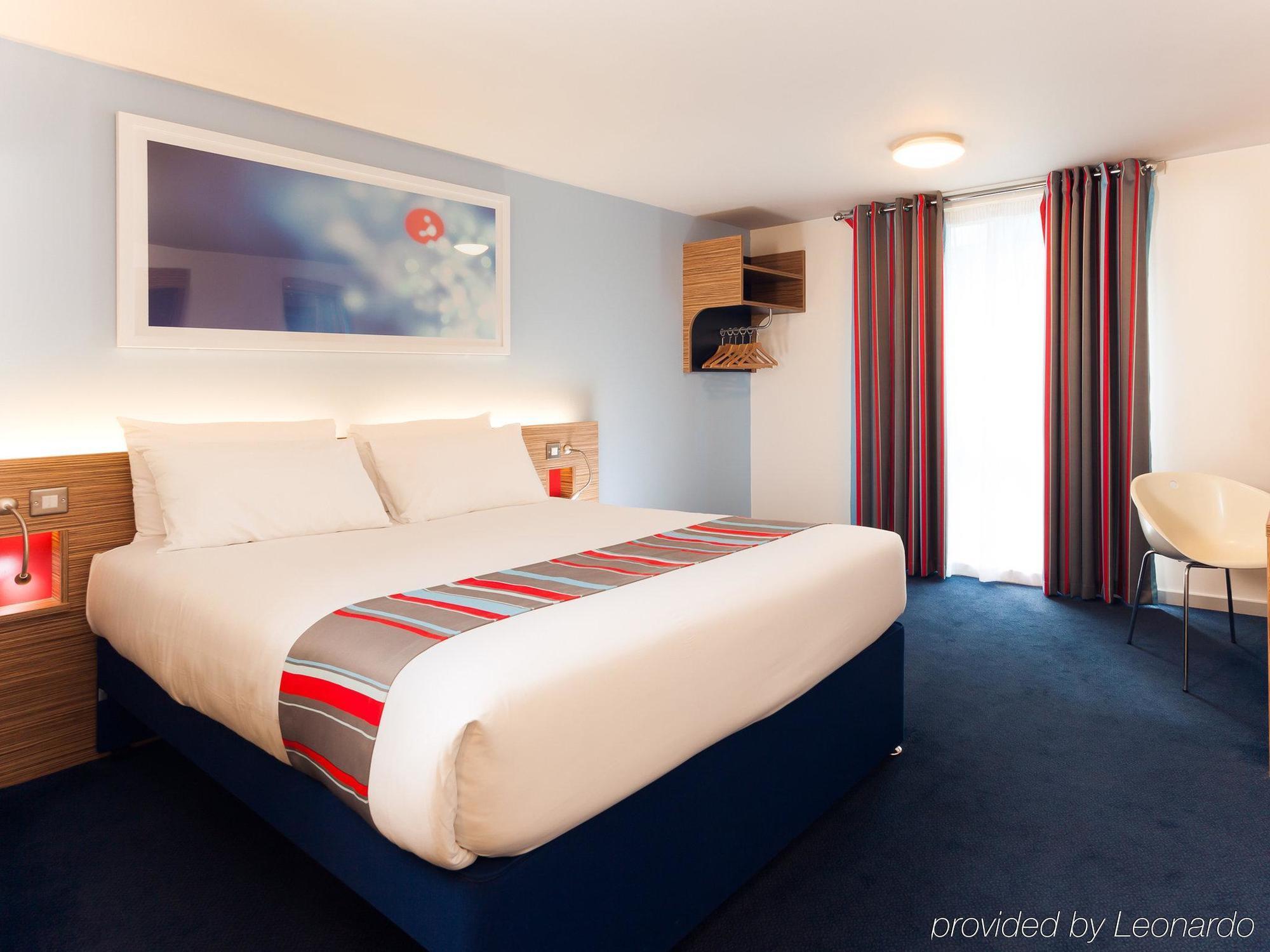 Ibis Budget London Heathrow Central Cranford Exteriér fotografie