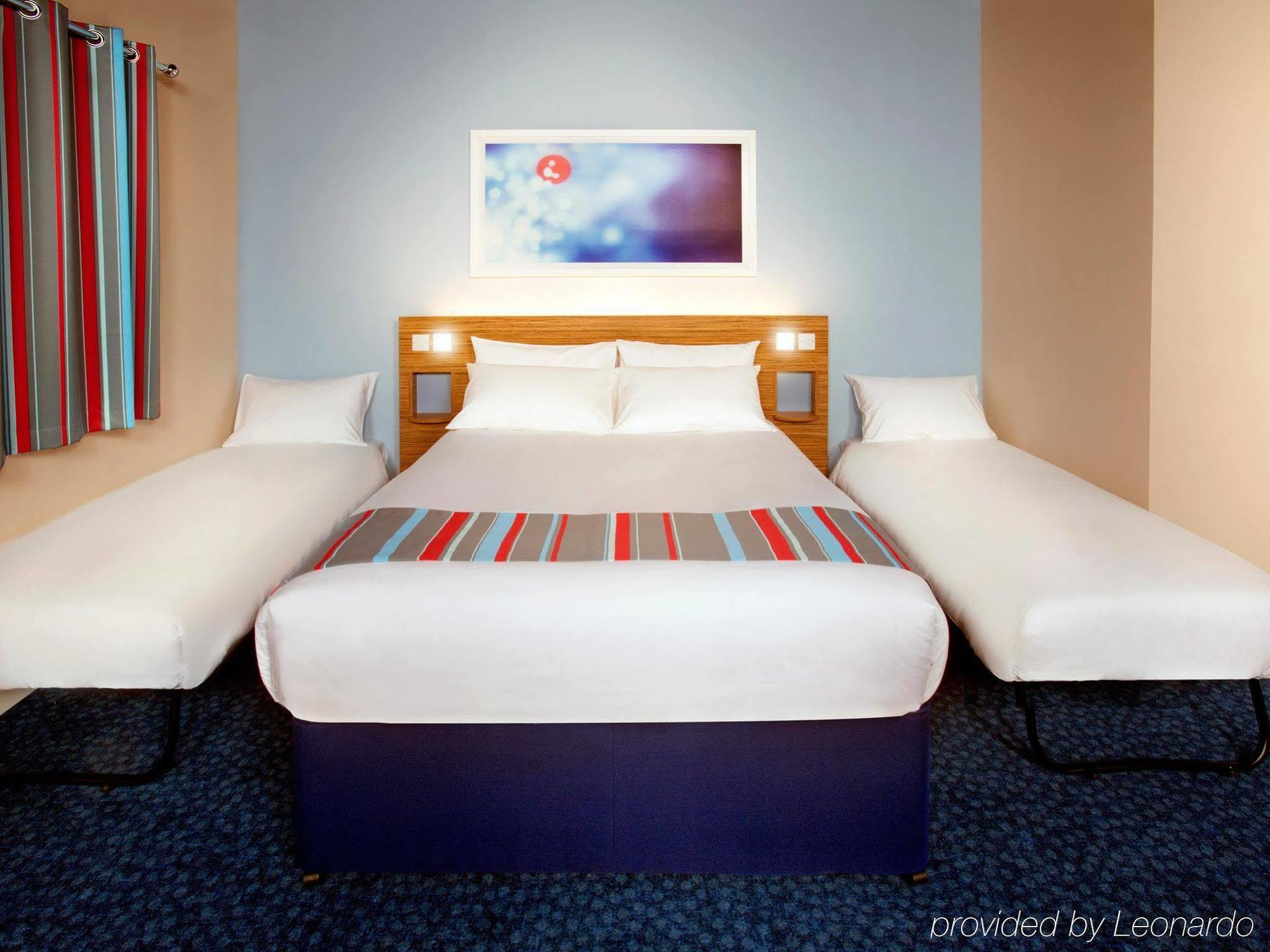 Ibis Budget London Heathrow Central Cranford Exteriér fotografie