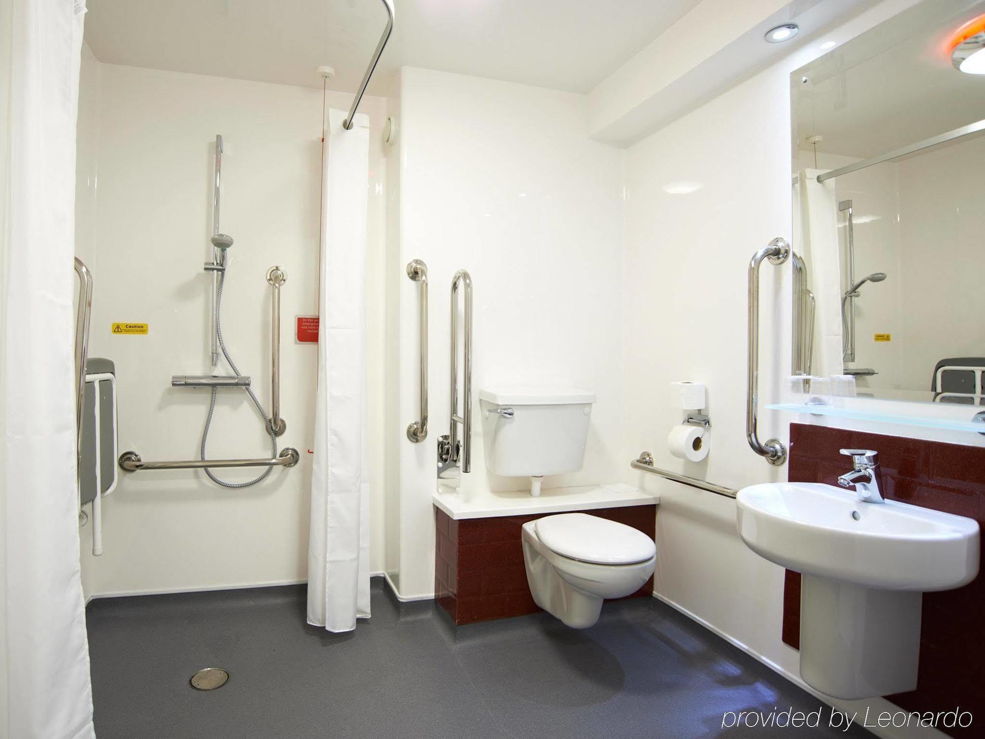 Ibis Budget London Heathrow Central Cranford Exteriér fotografie